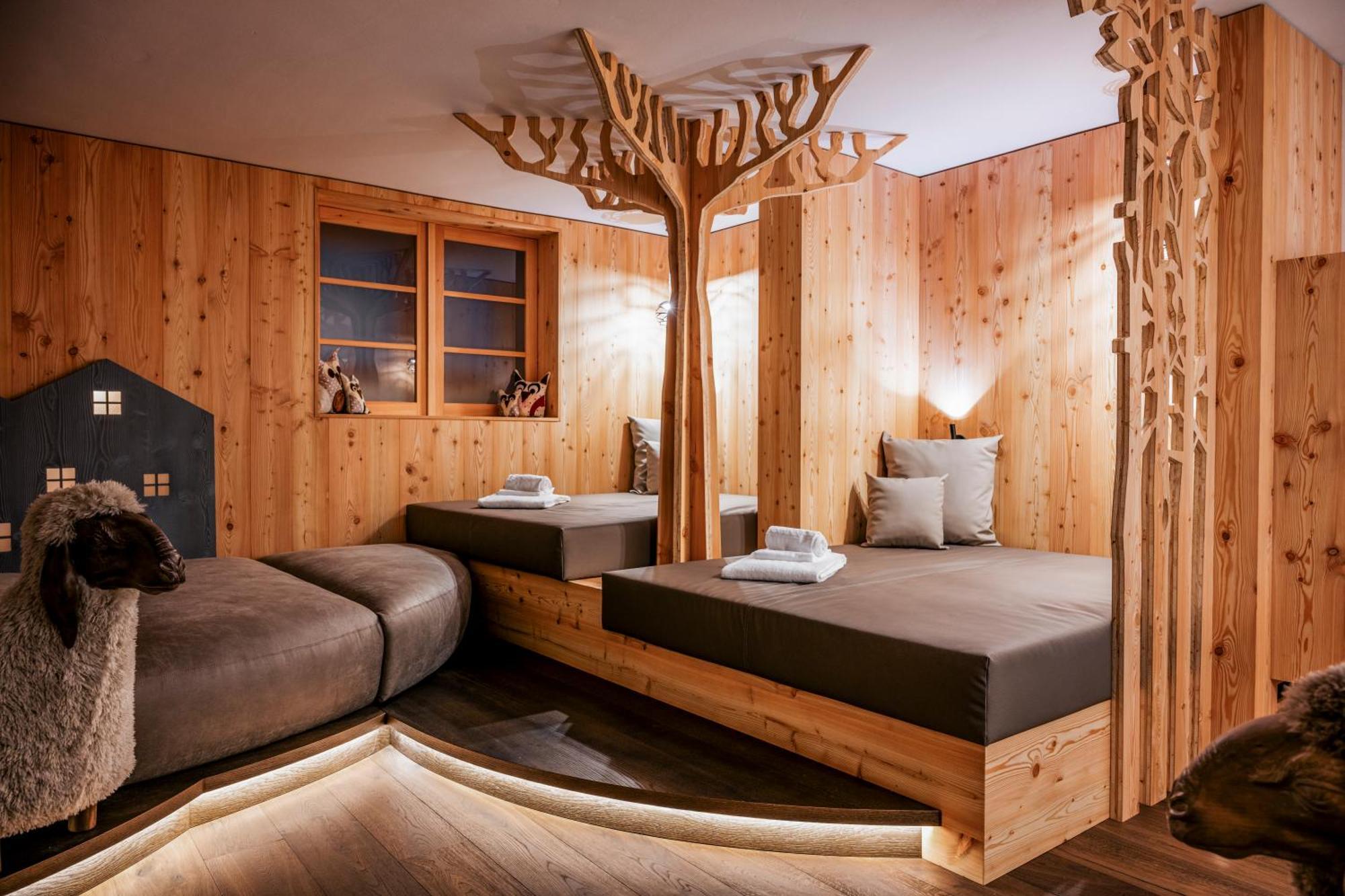 Family Hotel Posta Santa Cristina Val Gardena Exterior photo